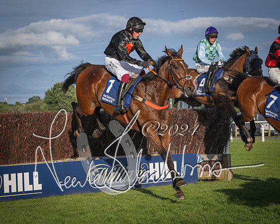 Race 4 - Peretemps Stratford Foxhunters (102 of 168)