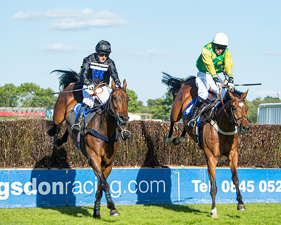 Race 1 - PPSA Open Hunter chase (45 of 78)