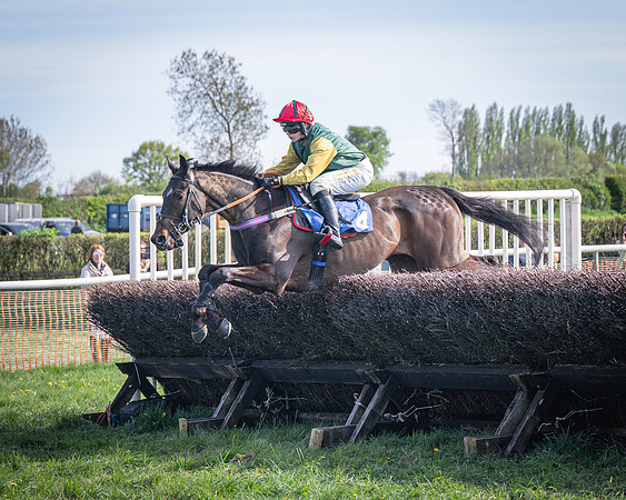 Race 6 - The Fantham family Kimblewick Berks and Bucks Oakley Hunt members and subscribers race (13 of 64)