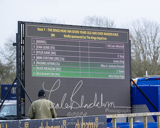 Race 7 - 7 and over Maiden (1 of 205)