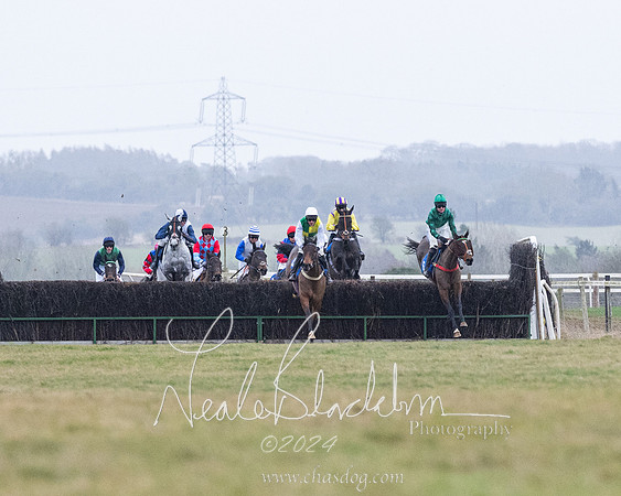 Race 7 - 7 and over Maiden (86 of 205)
