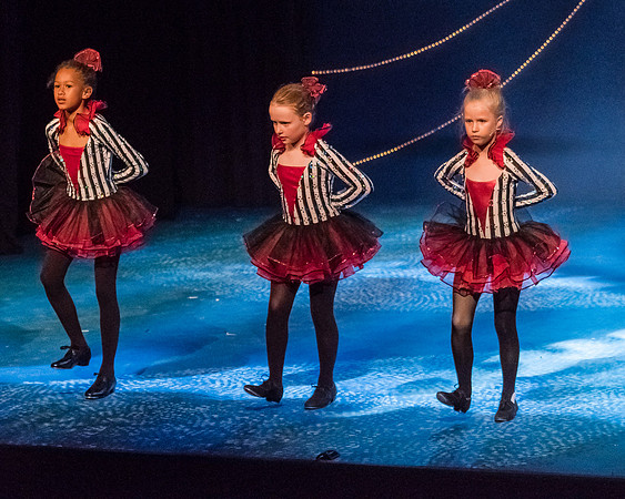 28 - Elizabethans Heads will roll (17 of 117)