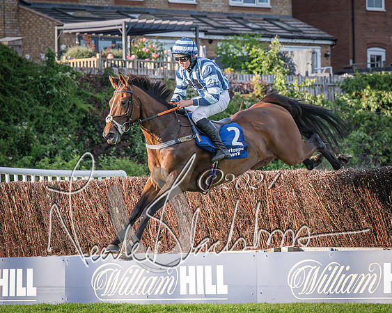 Race 4 - Peretemps Stratford Foxhunters (59 of 168)