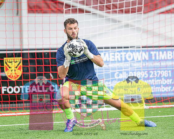 Uxbridge 3 - 9 Chesham United (9 of 356)