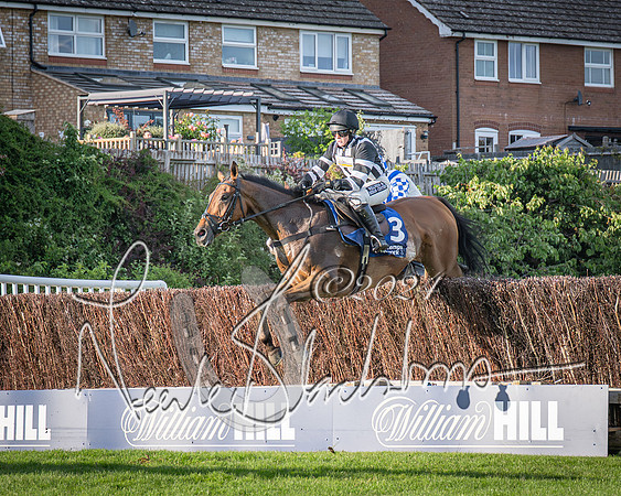 Race 4 - Peretemps Stratford Foxhunters (77 of 168)