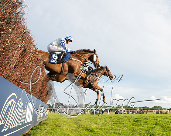 Race 4 - Peretemps Stratford Foxhunters (106 of 168)