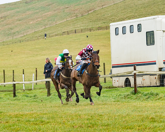 Race 1 - ITM 4 and 5 year Old Flat Race Div1 (40 of 86)