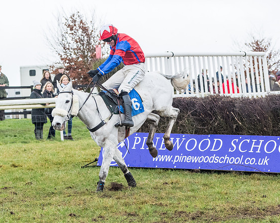 Race 5 - Jockey Club and ROR veteran Horse conditions Race. Division 1 - (115 of 171)