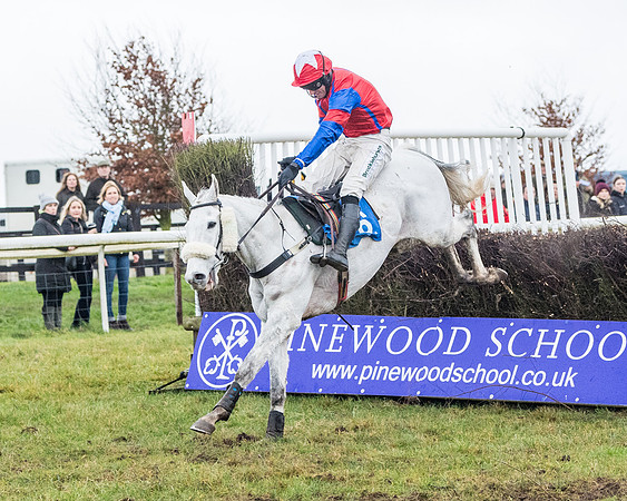 Race 5 - Jockey Club and ROR veteran Horse conditions Race. Division 1 - (114 of 171)