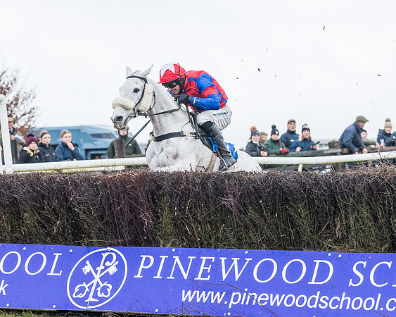 Race 5 - Jockey Club and ROR veteran Horse conditions Race. Division 1 - (113 of 171)