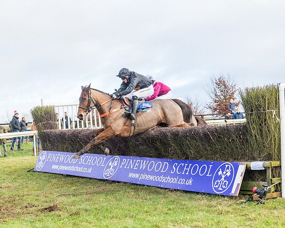 Race 6 - Jockey Club and ROR veteran Horse conditions Race. Division 2   (106 of 149)