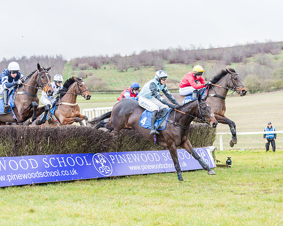 Race 4 - Jockey Club Maiden for Mares and Fillies.- (47 of 116)