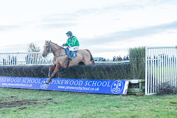 Race 9 - the Magee Equine for Pre training Breaking and water treadmill Six year olds and over Open Maiden Race  (178 of 256)