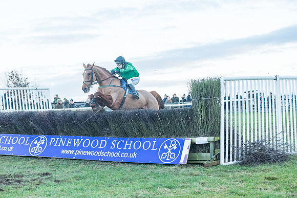 Race 9 - the Magee Equine for Pre training Breaking and water treadmill Six year olds and over Open Maiden Race  (176 of 256)