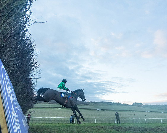 Race 9 - the Magee Equine for Pre training Breaking and water treadmill Six year olds and over Open Maiden Race  (172 of 256)