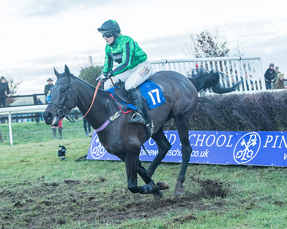 Race 9 - the Magee Equine for Pre training Breaking and water treadmill Six year olds and over Open Maiden Race  (163 of 256)