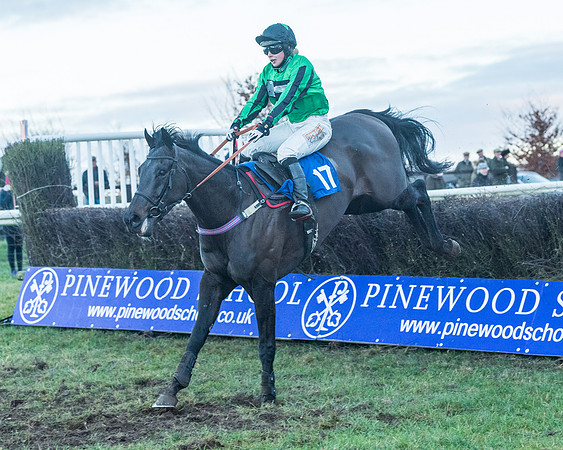 Race 9 - the Magee Equine for Pre training Breaking and water treadmill Six year olds and over Open Maiden Race  (161 of 256)