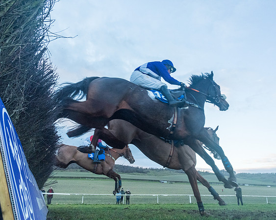 Race 9 - the Magee Equine for Pre training Breaking and water treadmill Six year olds and over Open Maiden Race  (140 of 256)