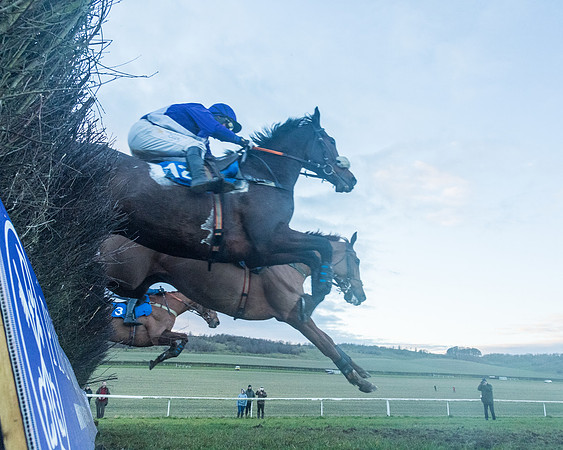 Race 9 - the Magee Equine for Pre training Breaking and water treadmill Six year olds and over Open Maiden Race  (138 of 256)