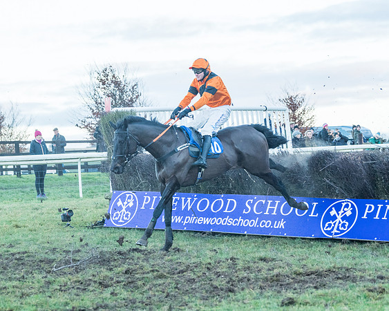 Race 9 - the Magee Equine for Pre training Breaking and water treadmill Six year olds and over Open Maiden Race  (132 of 256)