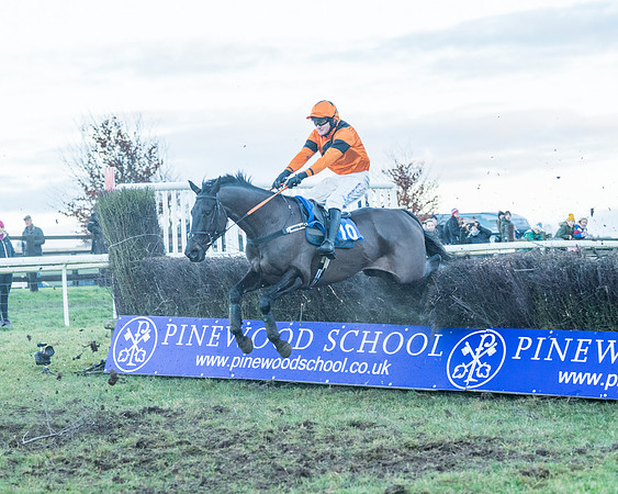 Race 9 - the Magee Equine for Pre training Breaking and water treadmill Six year olds and over Open Maiden Race  (131 of 256)