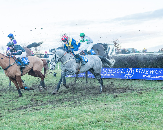 Race 9 - the Magee Equine for Pre training Breaking and water treadmill Six year olds and over Open Maiden Race  (126 of 256)