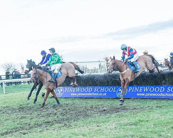 Race 9 - the Magee Equine for Pre training Breaking and water treadmill Six year olds and over Open Maiden Race  (113 of 256)