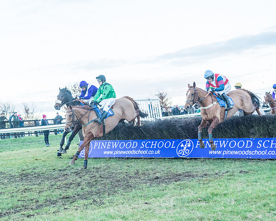 Race 9 - the Magee Equine for Pre training Breaking and water treadmill Six year olds and over Open Maiden Race  (112 of 256)