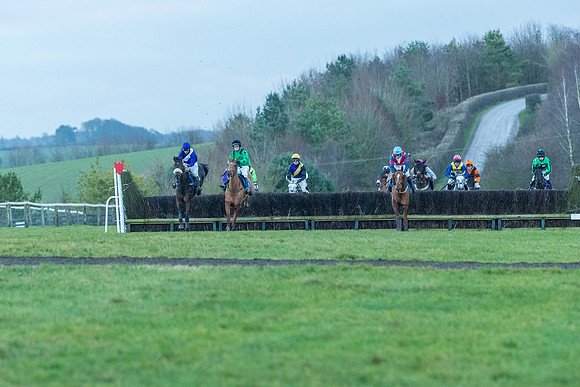 Race 9 - the Magee Equine for Pre training Breaking and water treadmill Six year olds and over Open Maiden Race  (101 of 256)