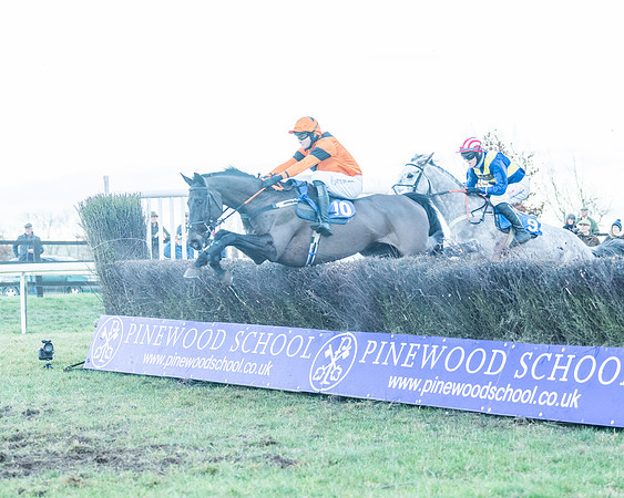 Race 9 - the Magee Equine for Pre training Breaking and water treadmill Six year olds and over Open Maiden Race  (80 of 256)