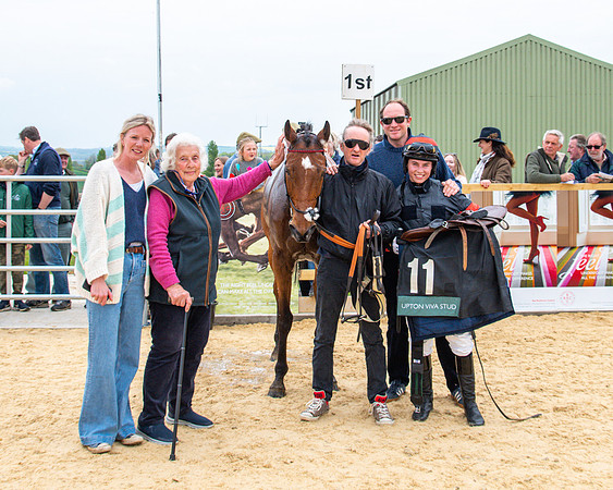 Race 2 - Jockey Club ROR veteran Horse (99 of 104)