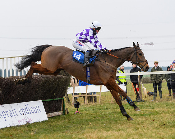 Race 3 - Novice Riders Race (123 of 180)