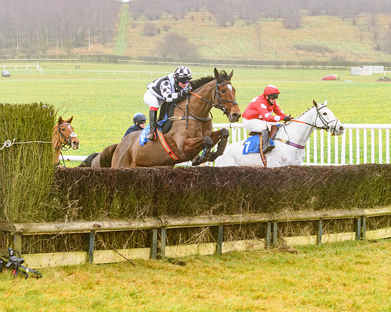 Race 4 - Mares Maiden Div 1  (32 of 79)