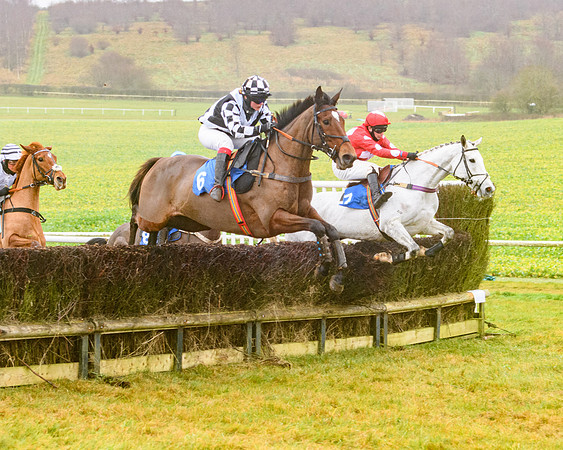 Race 4 - Mares Maiden Div 1  (34 of 79)
