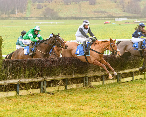 Race 4 - Mares Maiden Div 1  (37 of 79)