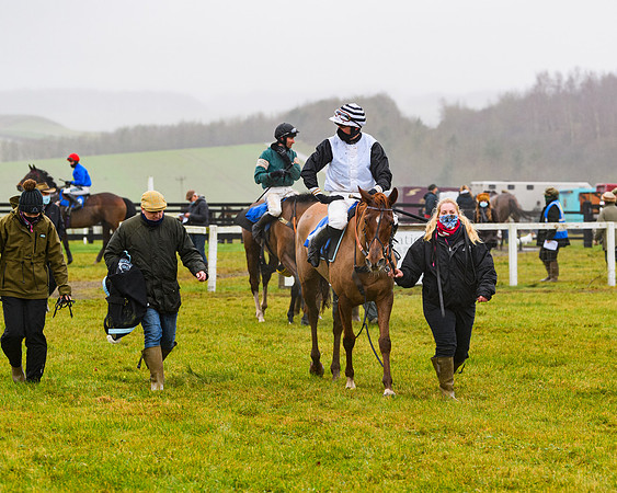 Race 4 - Mares Maiden Div 1  (69 of 79)