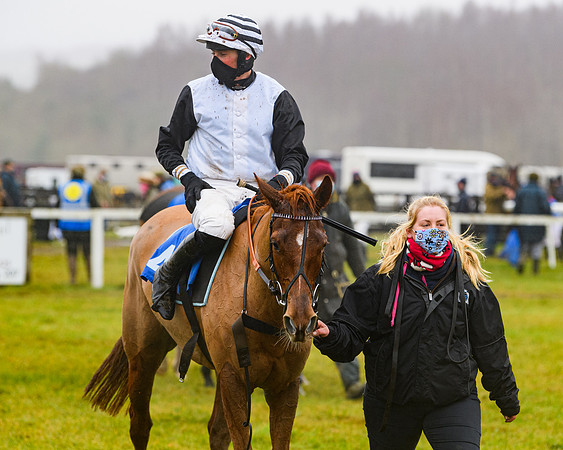 Race 4 - Mares Maiden Div 1  (70 of 79)