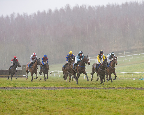 Race 5 - Mares Maiden Div 2 (37 of 93)