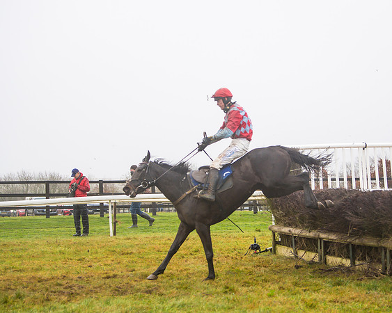 Race 5 - Mares Maiden Div 2 (77 of 93)