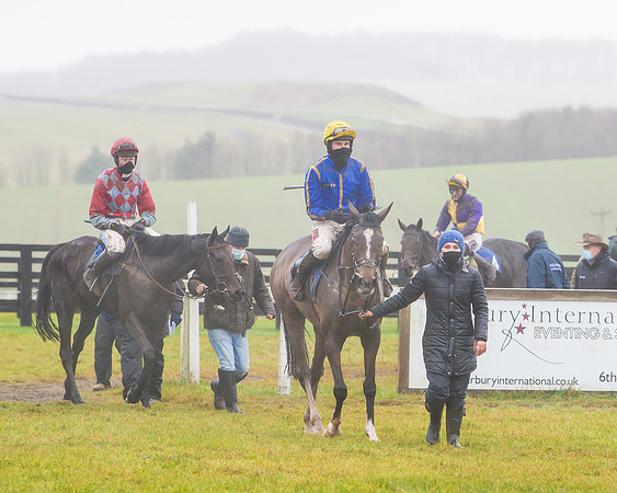 Race 5 - Mares Maiden Div 2 (82 of 93)