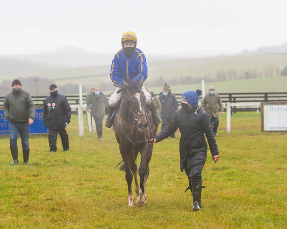 Race 5 - Mares Maiden Div 2 (83 of 93)
