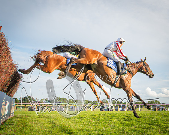 Race 4 - Peretemps Stratford Foxhunters (97 of 168)