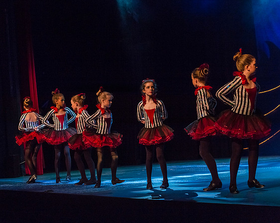 28 - Elizabethans Heads will roll (69 of 117)