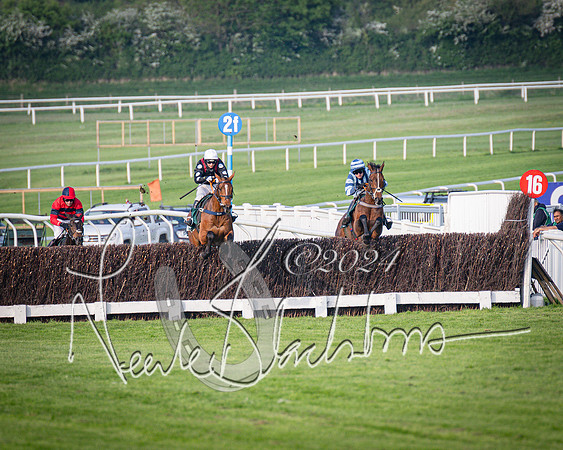Race 4 - The Jonathan Neesom memorial open Hunter’s steeplechase 3m2f 70y (76 of 167)