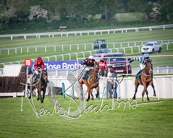 Race 4 - The Jonathan Neesom memorial open Hunter’s steeplechase 3m2f 70y (84 of 167)