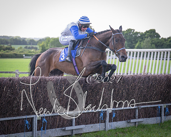 Race 6 - Thorn Plant Hire Maiden Race (85 of 129)