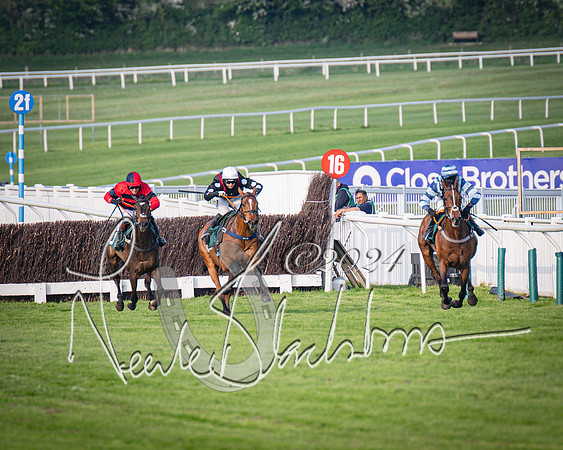 Race 4 - The Jonathan Neesom memorial open Hunter’s steeplechase 3m2f 70y (81 of 167)