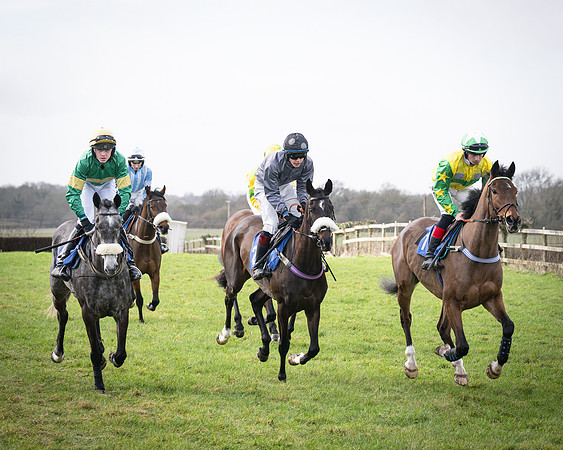 Race 1 - Four and Five year Old Maiden (40 of 137)