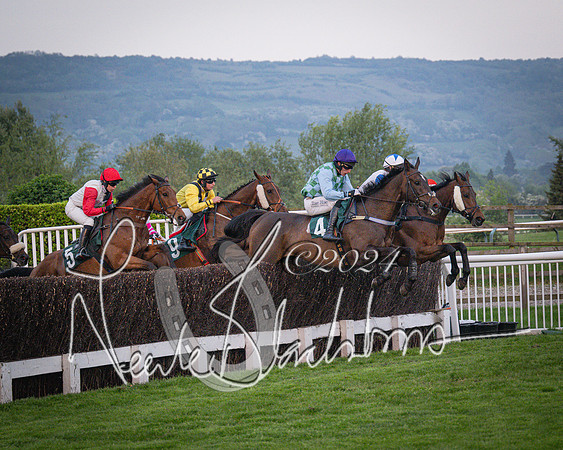 Race - 7 The Royal Gloucester Hussars Open Hunter's steeplechase 2m4f 127y (71 of 210)