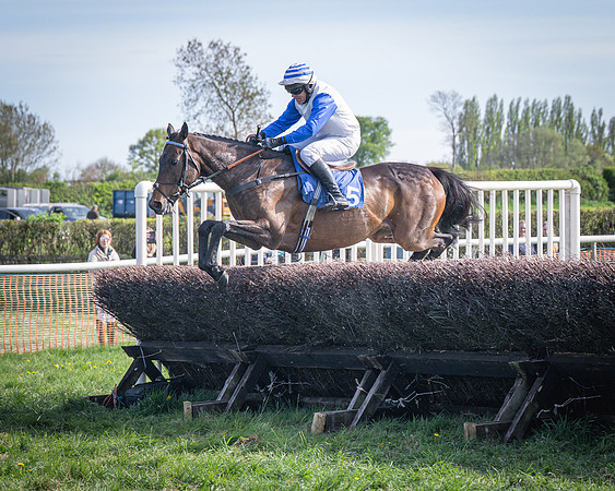 Race 6 - The Fantham family Kimblewick Berks and Bucks Oakley Hunt members and subscribers race (22 of 64)